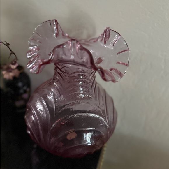 Vintage Fenton Elegant Pink Glass Vase - Picture 2 of 4